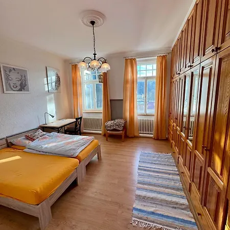 Luxurious Above The Colonade Apartment